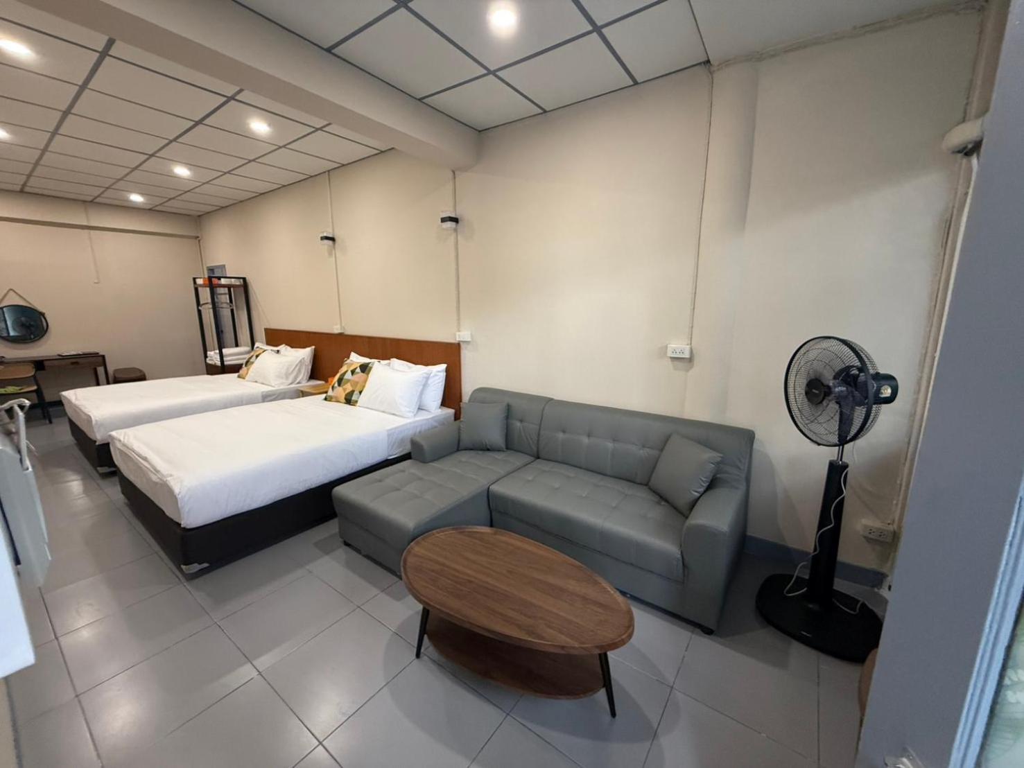 Achcha Hotel - Itsaraphap Mrt Station - Wat Arun Bangkok Buitenkant foto